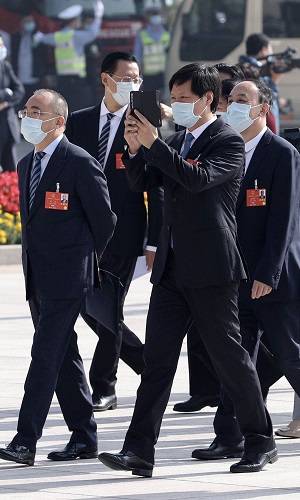 雷军谈听完政府工作报告感受，企业家眼中的政策走向与机遇挑战