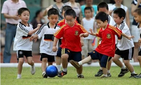 记者眼中的全方位差距，中日足球的对比与反思