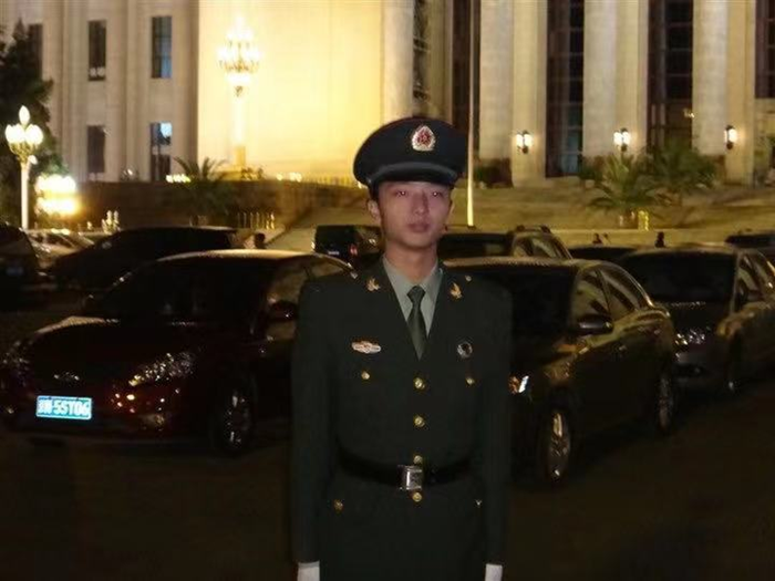 关于某考法警曾发极端言论的探讨