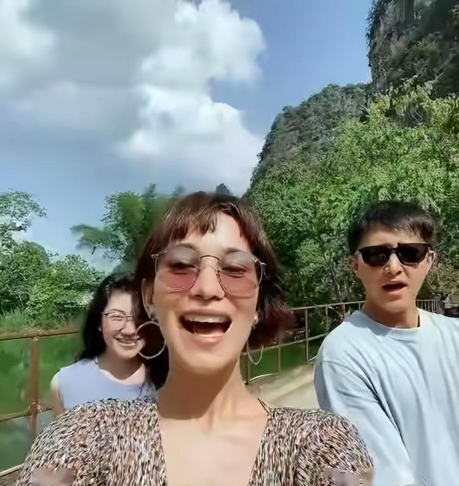 卢靖姗晒二胎孕照，星光下的幸福家庭时刻
