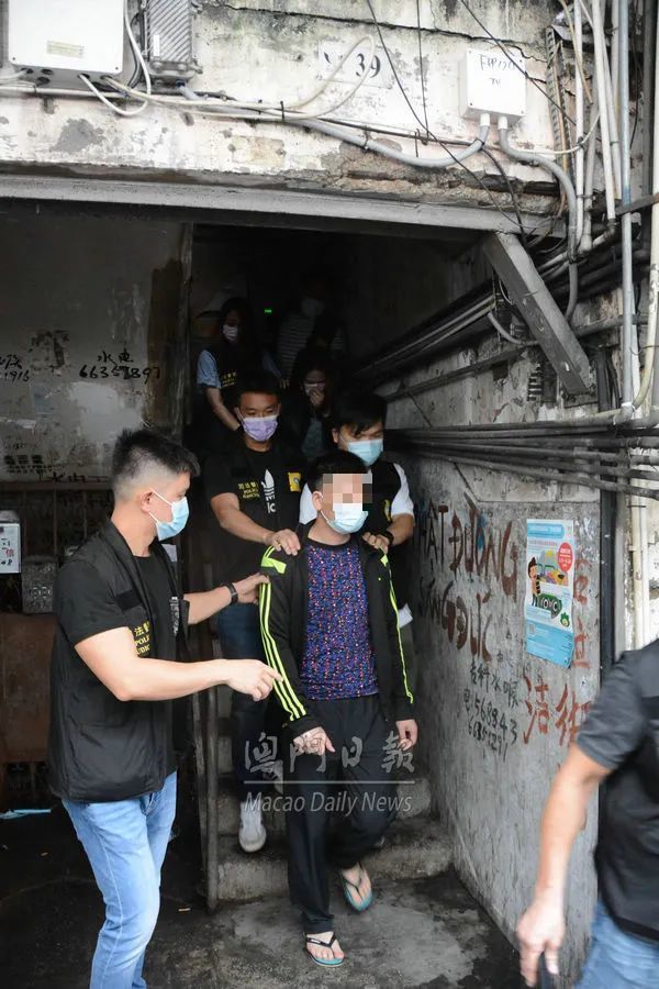 关于32名内地女子在香港卖淫被拘捕的文章