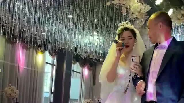 馒头的早到与新婚的波折，宾客离场背后的故事