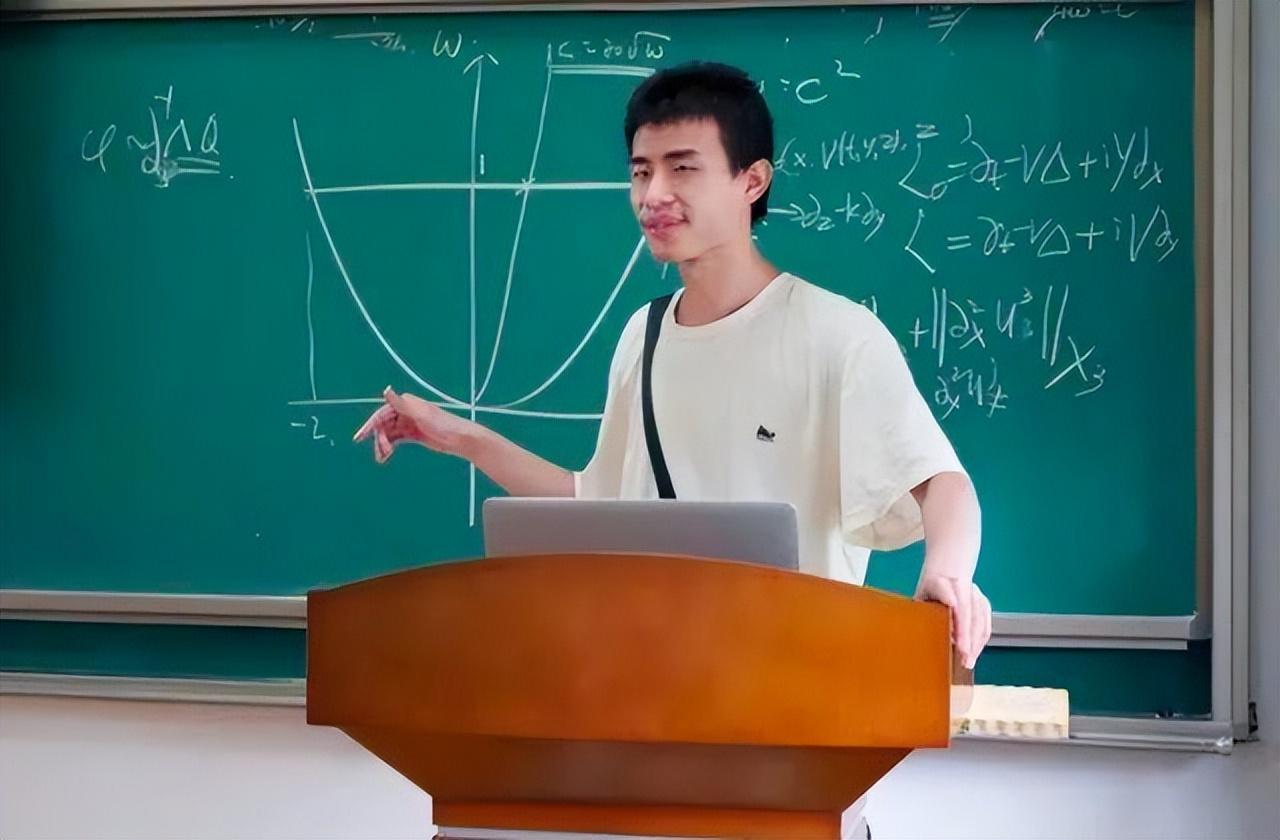 韦神走红视频，现象背后的深度解读