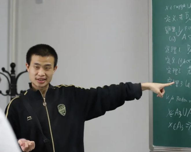韦东奕最新动态，聚焦数学天才的成长与成就