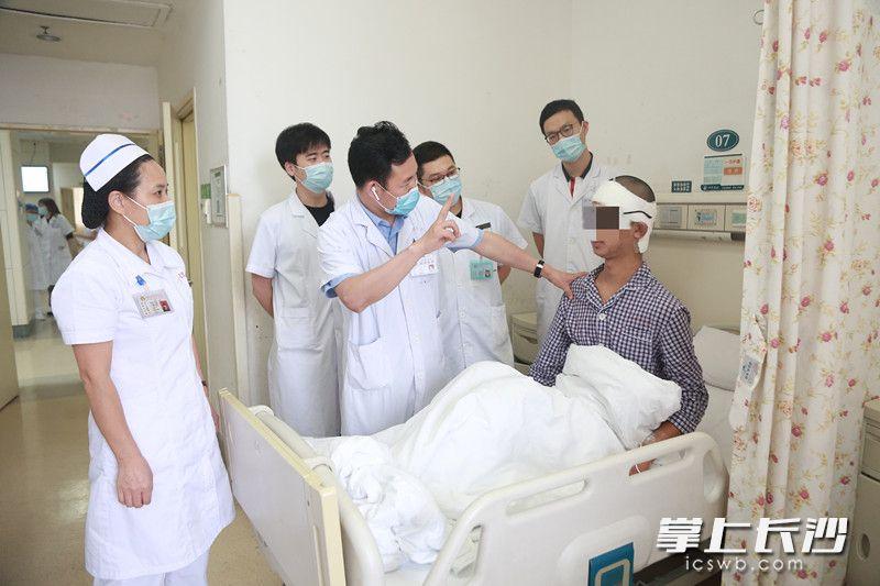 送小脑萎缩儿子高考，一份特别的陪伴与坚持