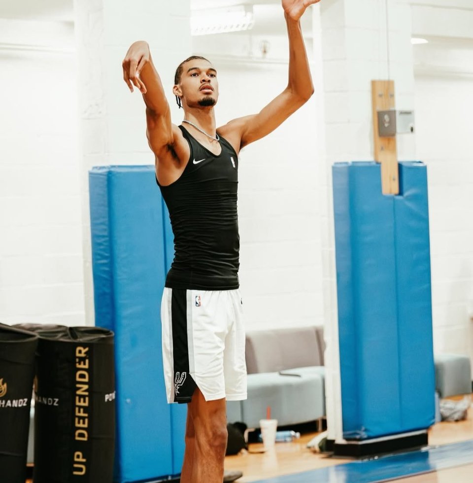 NBA球星文班亚马少林寺闭关，跨界修炼与体育精神的融合