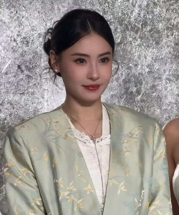 45岁张柏芝近照曝光变化好大，岁月赋予的成熟魅力与人生印记