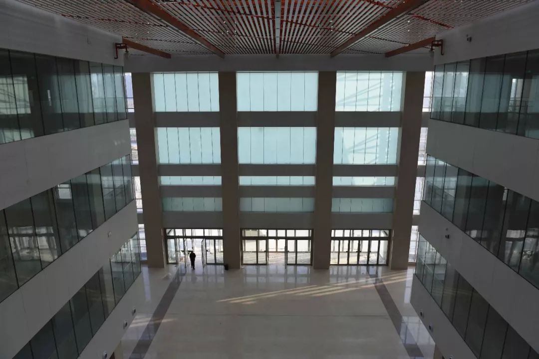 医院住院楼电梯，生活的流转与情感的交织