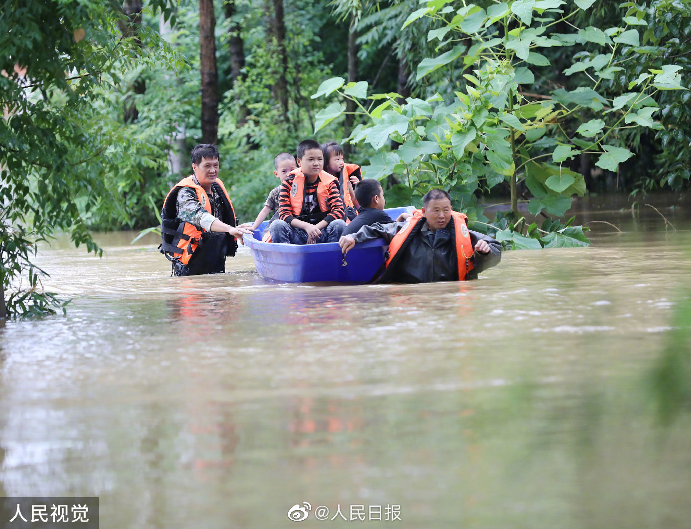 亲历者视角下的南方暴雨