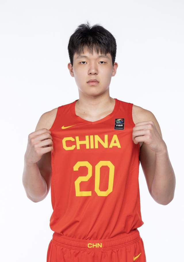 篮球新星杨瀚森，从街头到NBA的崛起之路