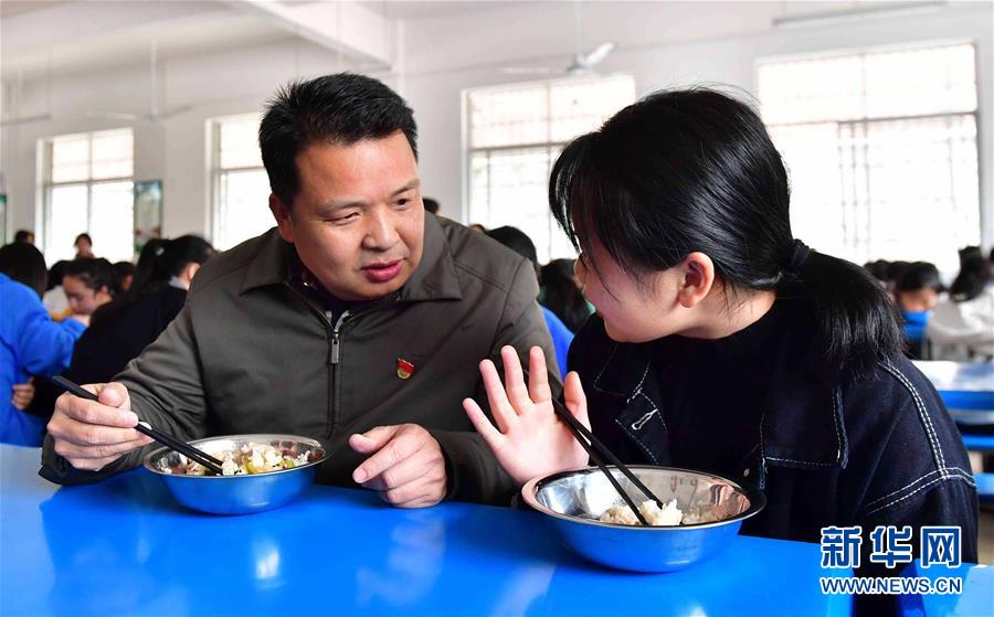 委员提议，家长参与校园餐监督，共筑校园食品安全防线