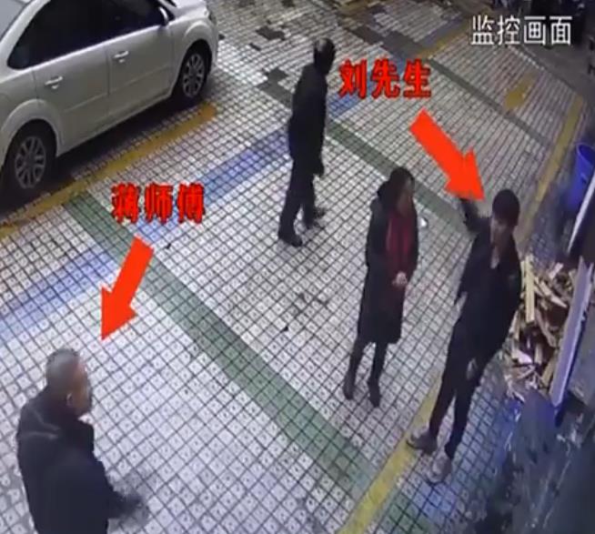 因停车起争执小伙遭抱摔事件分析