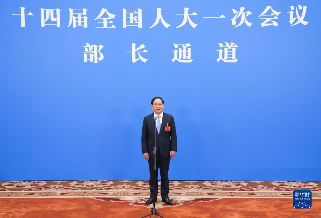 部长通道第一场，解读政策，聆听民意