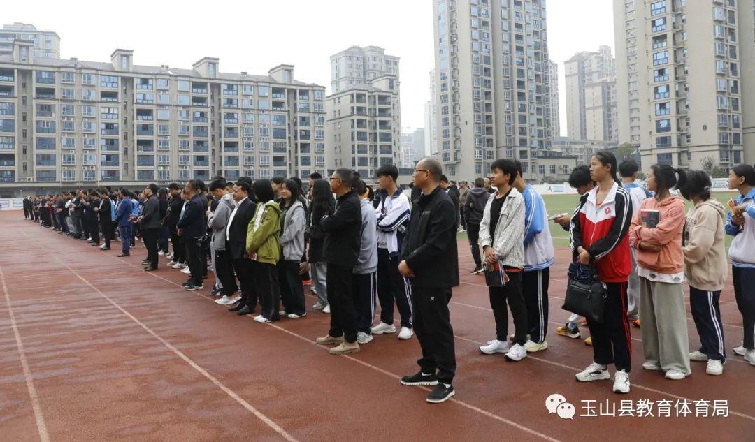 男子买彩票中得巨额奖金，揭秘幸运背后的故事