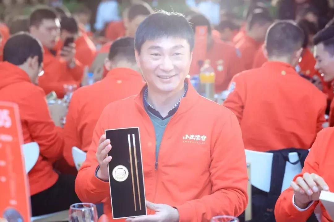 雷军接受采访时的紧张与坦然，一位企业家的真实一面