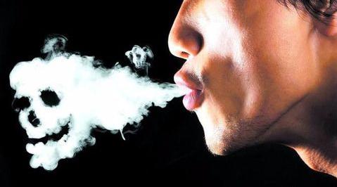 老人智慧闪光，烟盒上的建议被采纳，一举改变未来