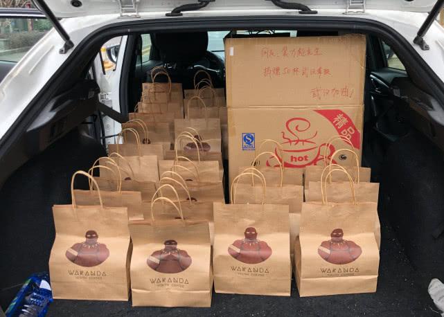 在咖啡店吃外卖，一种别样的休闲体验