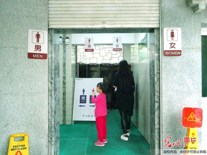 委员建议女厕所从设计端改革，打造更人性化空间