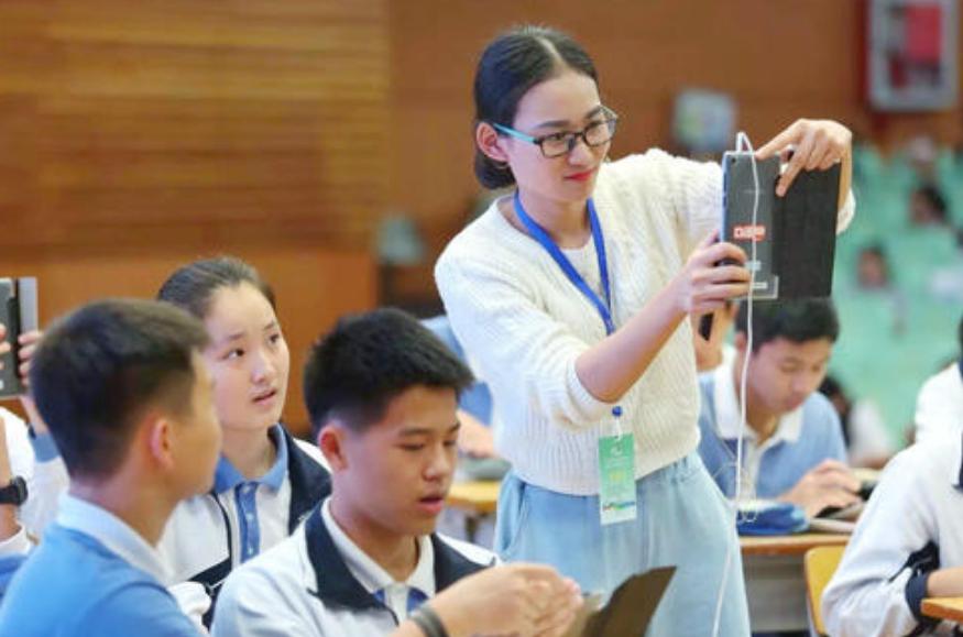 委员建议破除第一学历门槛歧视，推动教育公平与社会进步