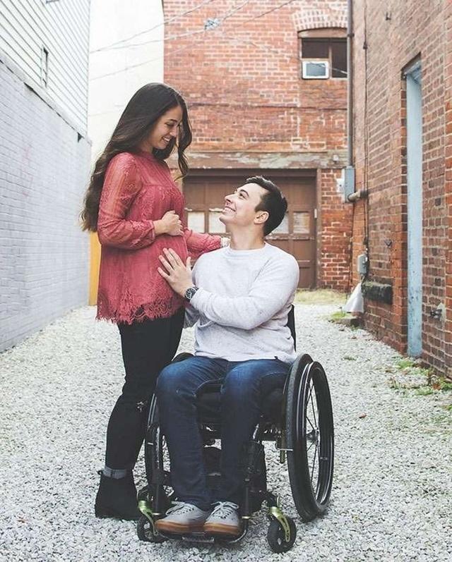 瘫痪老婆背后的爱与担当