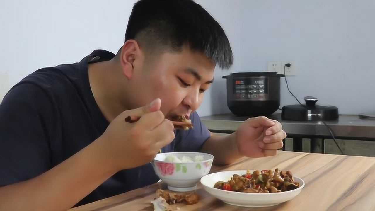 老板直播吃自家黄焖鸡，以食为证，清白自现