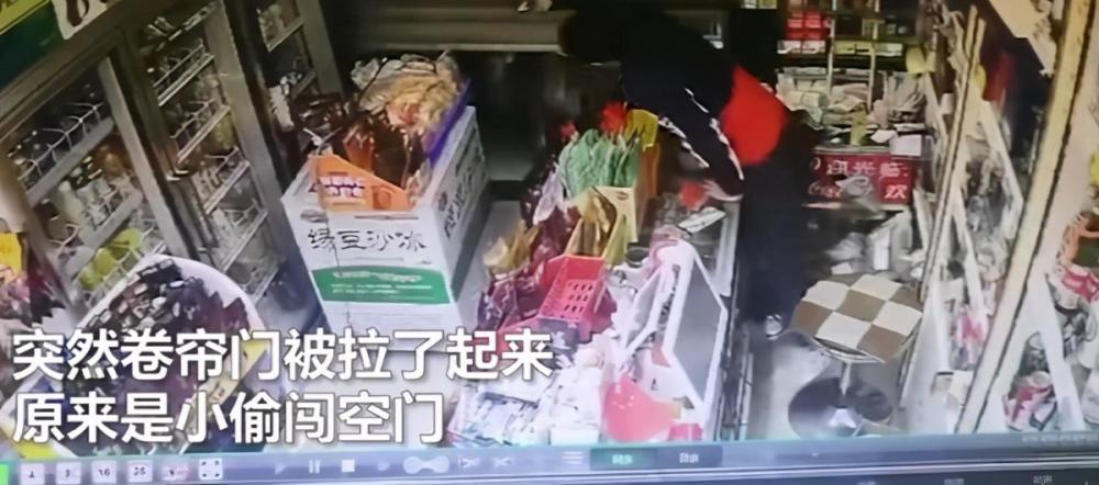便利店凌晨遭遇仨小偷光顾的惊险瞬间