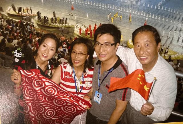 李兆基与孙女，跨越时代的情感纽带