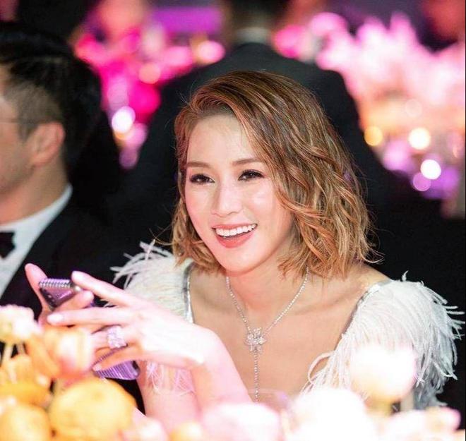 李兆基与孙女，跨越时代的情感纽带