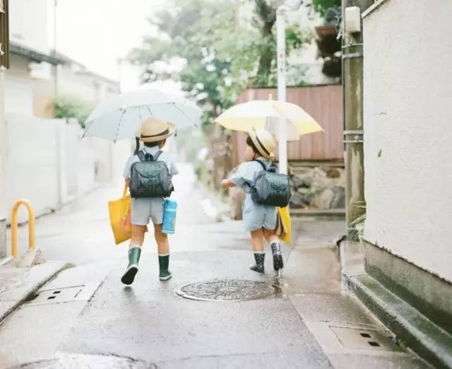 谢浩男爸爸带儿子上学，宿舍参观之旅