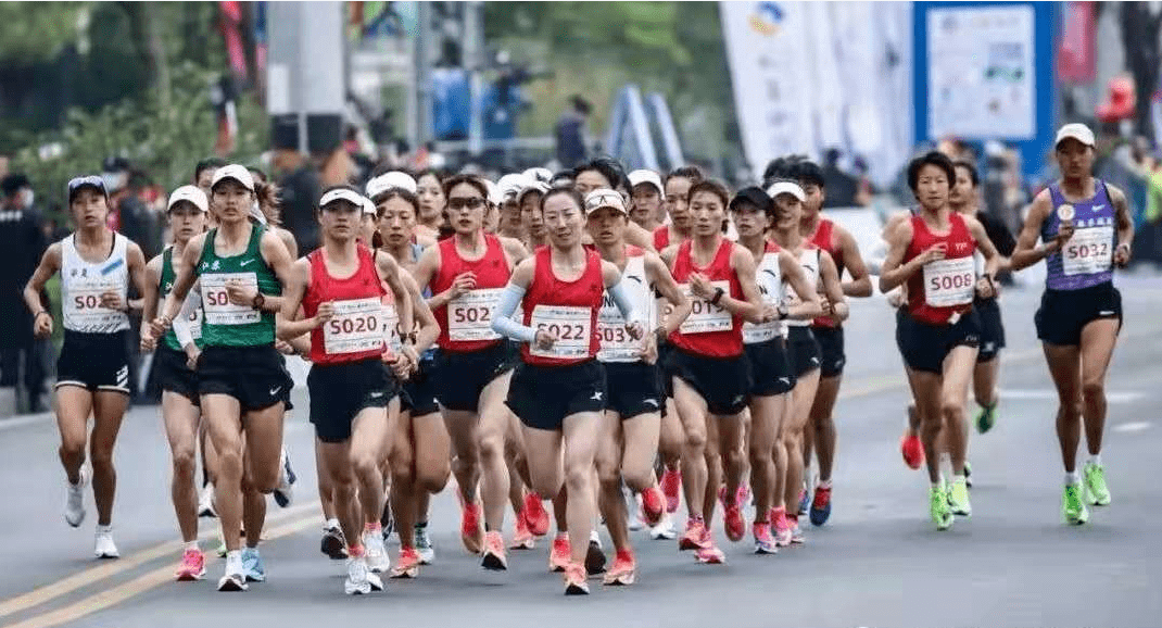 董事长与女子跑马拉松被拍事件揭秘，公司澄清真相