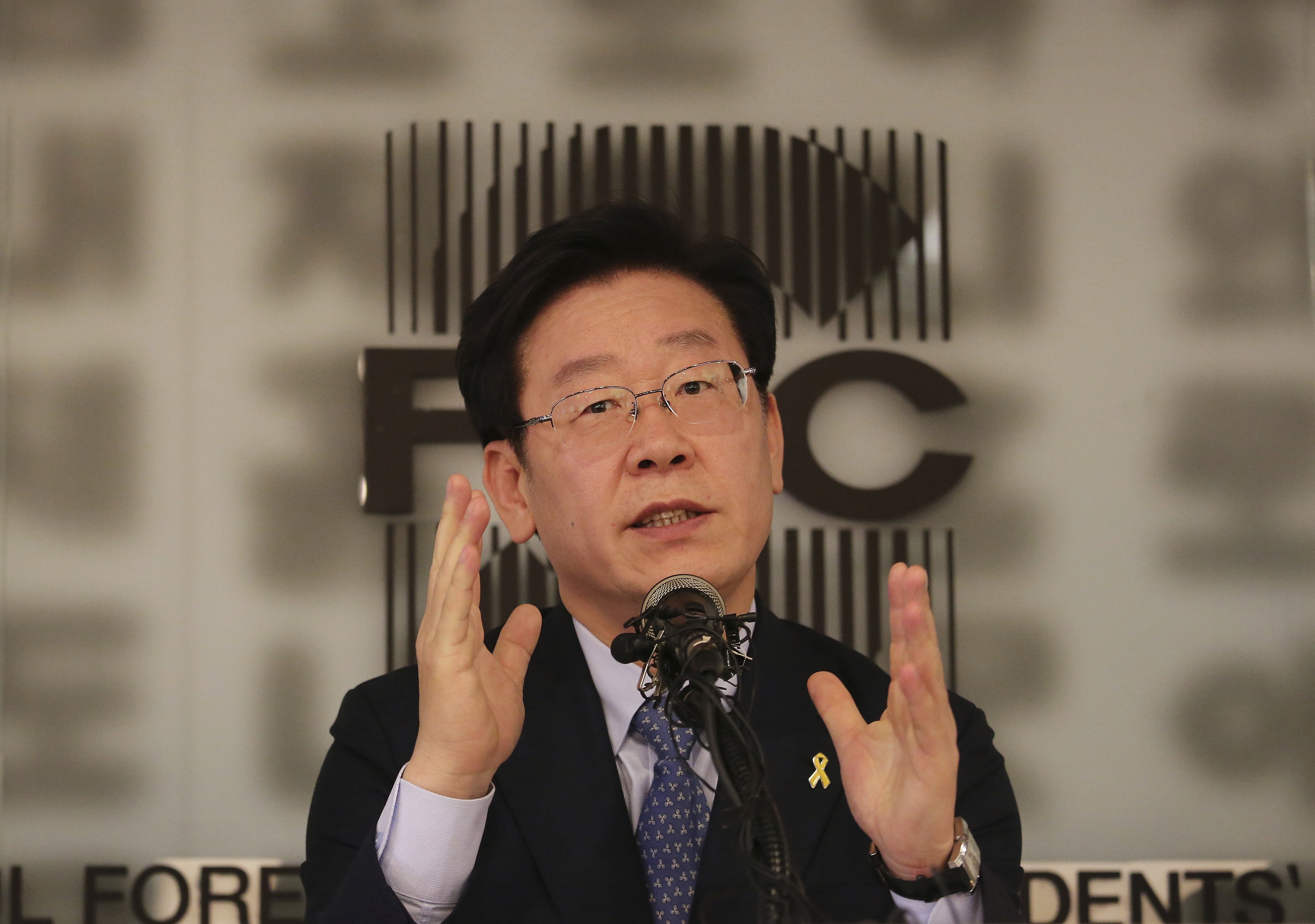 评论员眼中的李在明，离总统大位一步之遥