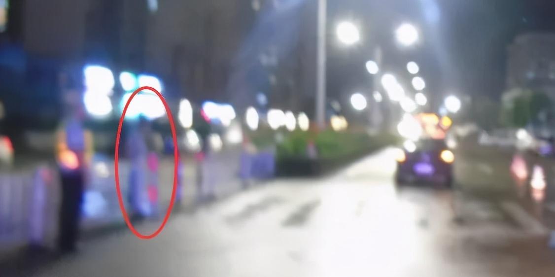 赚70万后司机给妻子转200，自责太少——现代社会的金钱观念与情感表达