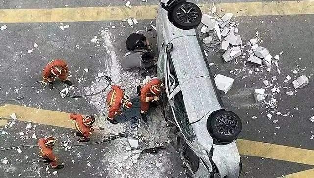一小区两名孩子坠楼身亡，悲剧背后的警醒与思考