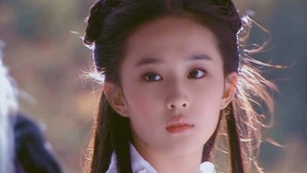 两代小龙女同时现身西湖，时光流转，女神依旧