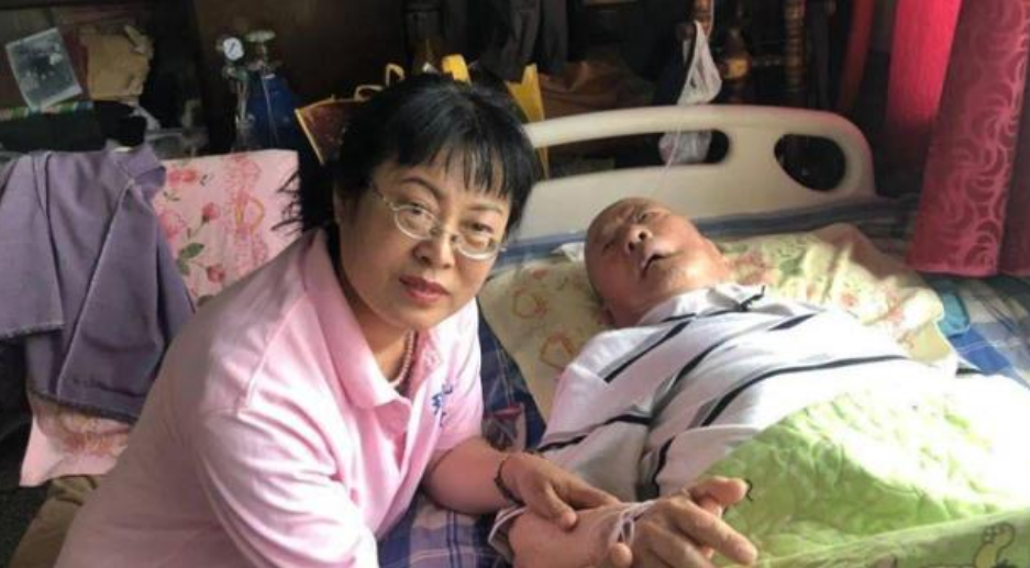 老人离世后，保姆的整月工资要求，情理与法理的交织