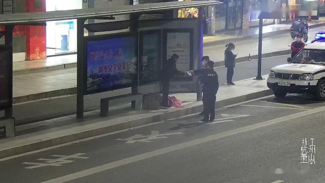 深圳打工人放弃租房，车内安身三年，奋斗与坚持的故事