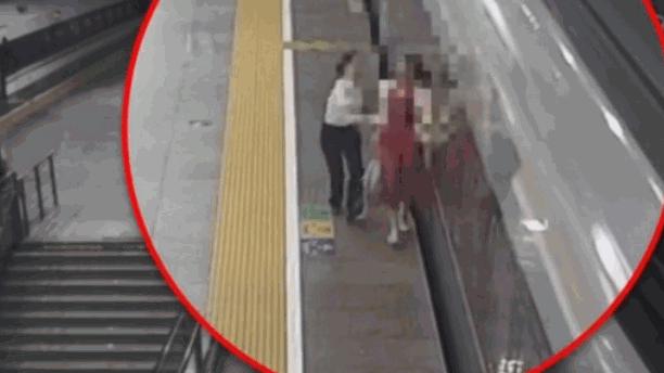 女子伸腿阻止高铁关门被行拘事件深度解析