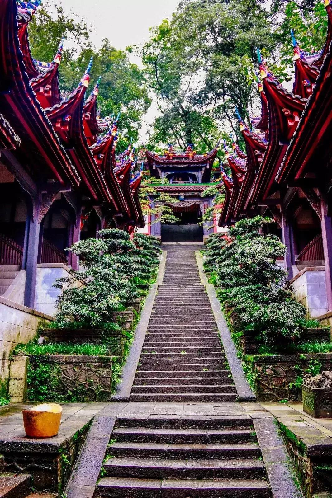 都江堰巨人阶梯走红，掀起旅游热潮的新地标