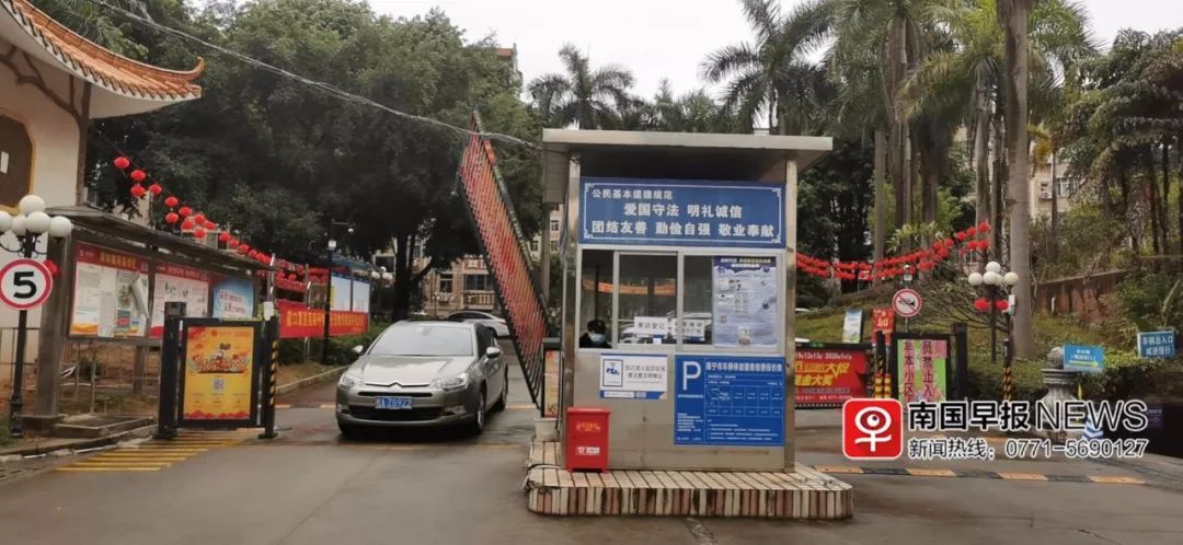 小区出现石头阵？社区回应