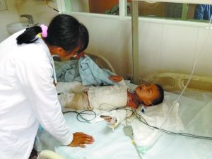 两岁男童遭遇热油烫伤，全方位关注与帮助重建希望