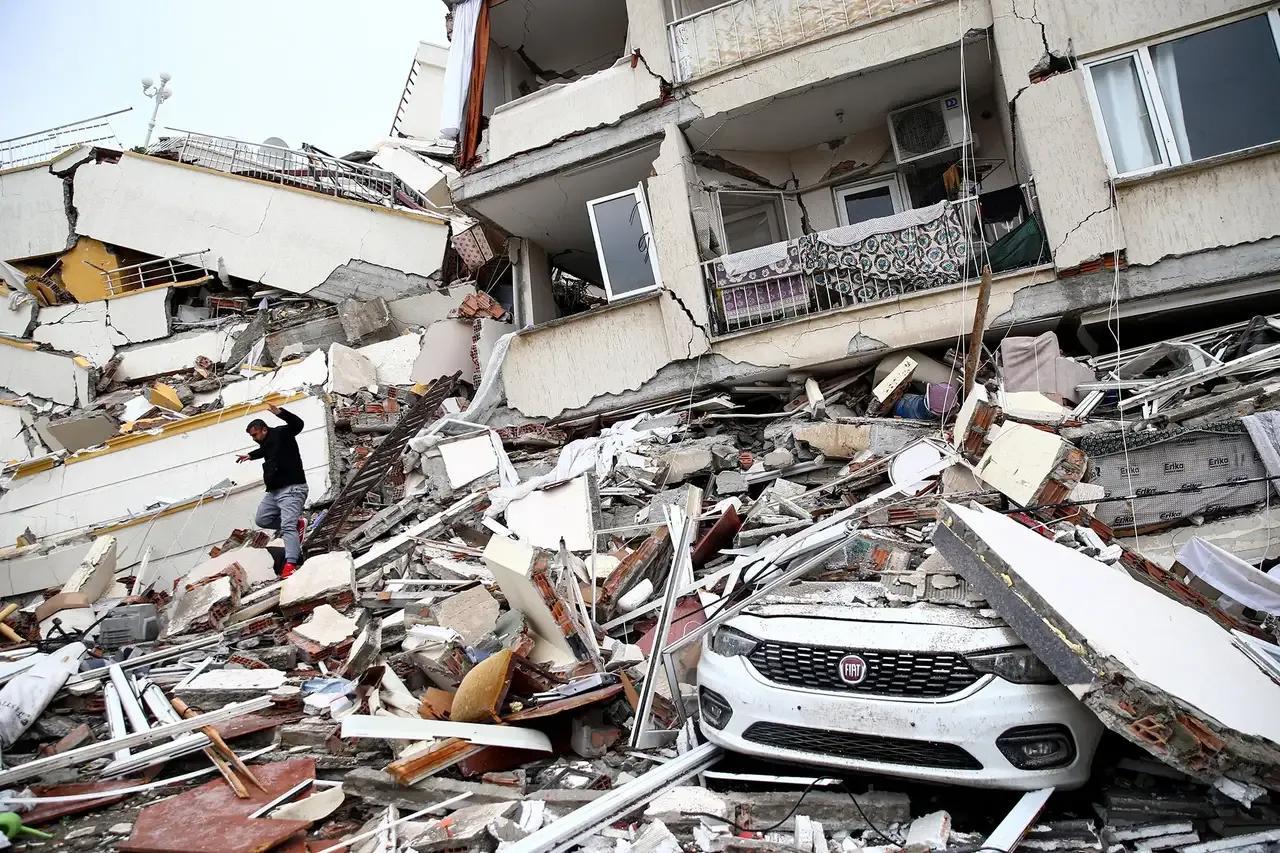土耳其地震致超过230人受伤，灾难背后的故事与挑战