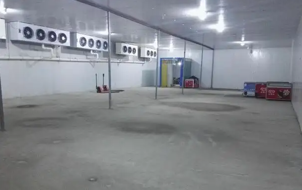 被同事故意关进冷库，一场意外的职场冰冻