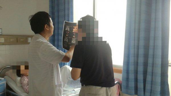 男子憋尿找厕所遭遇车祸，膀胱破裂的警示故事
