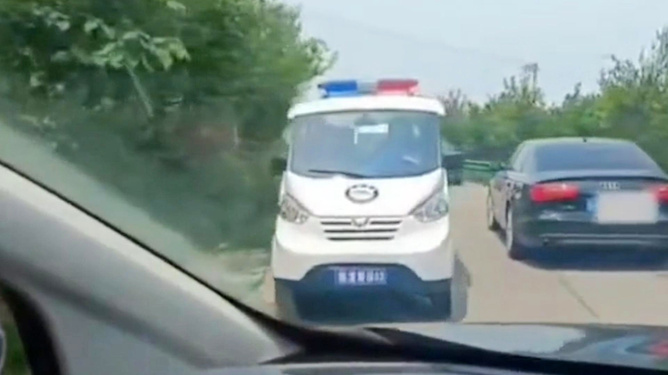警方回应温州一公务车遮挡车牌事件