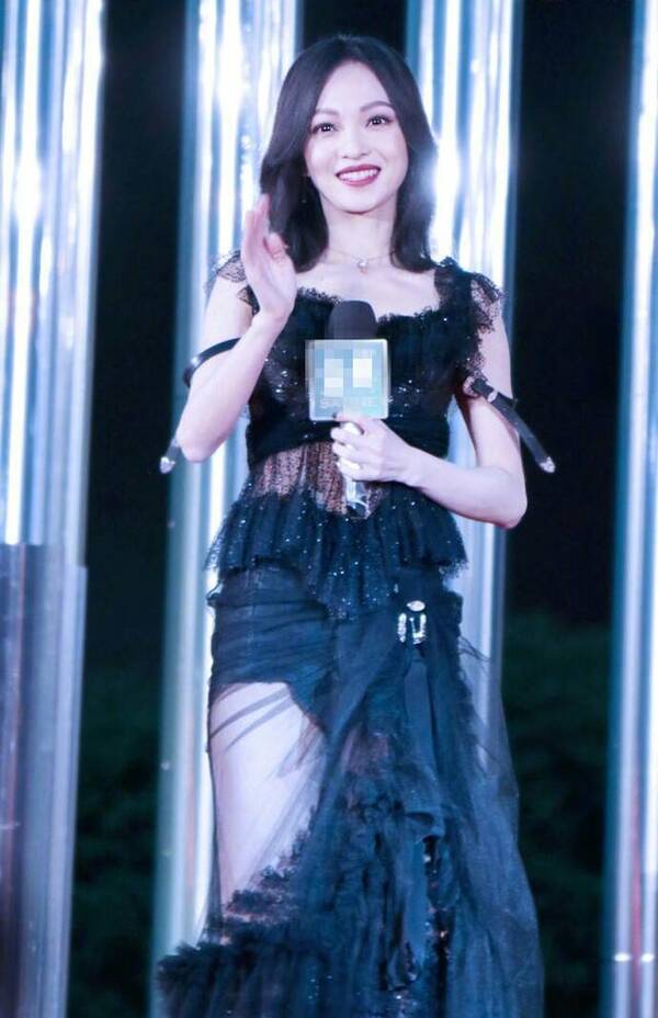 谁说张韶涵裙子像炸蛋的？了解真相，为优雅女神正名