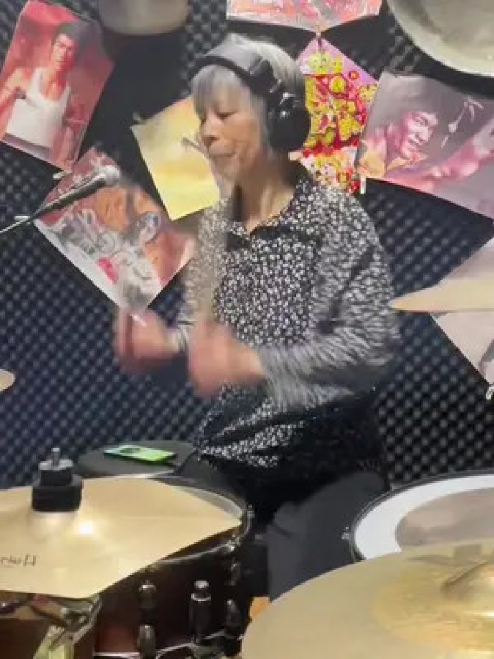 老太太敲架子鼓，激情人生的逆袭故事