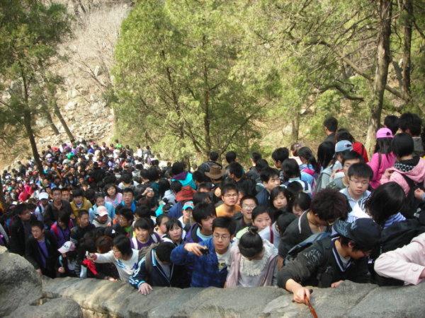 泰山拥堵的图片，现象、原因及解决之道