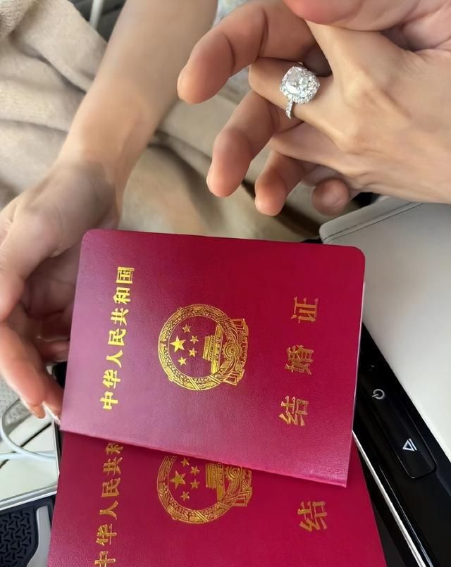 汪小菲老婆的前夫晒结婚证喊话，再掀波澜