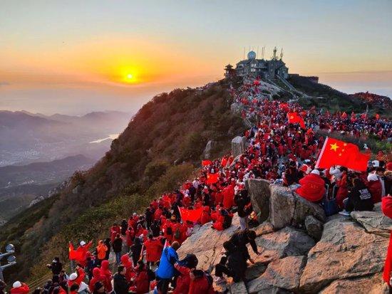 全国各地景区开启人海模式