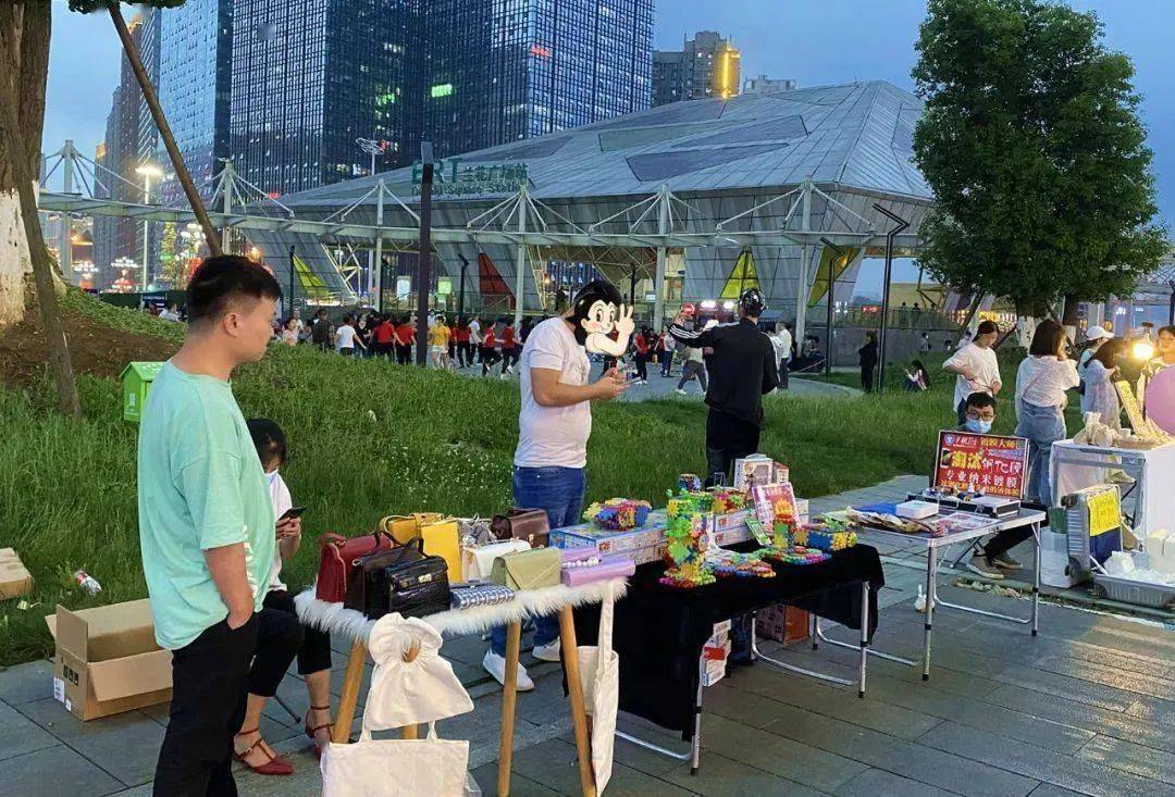 年轻人摆摊现象的多寡探究